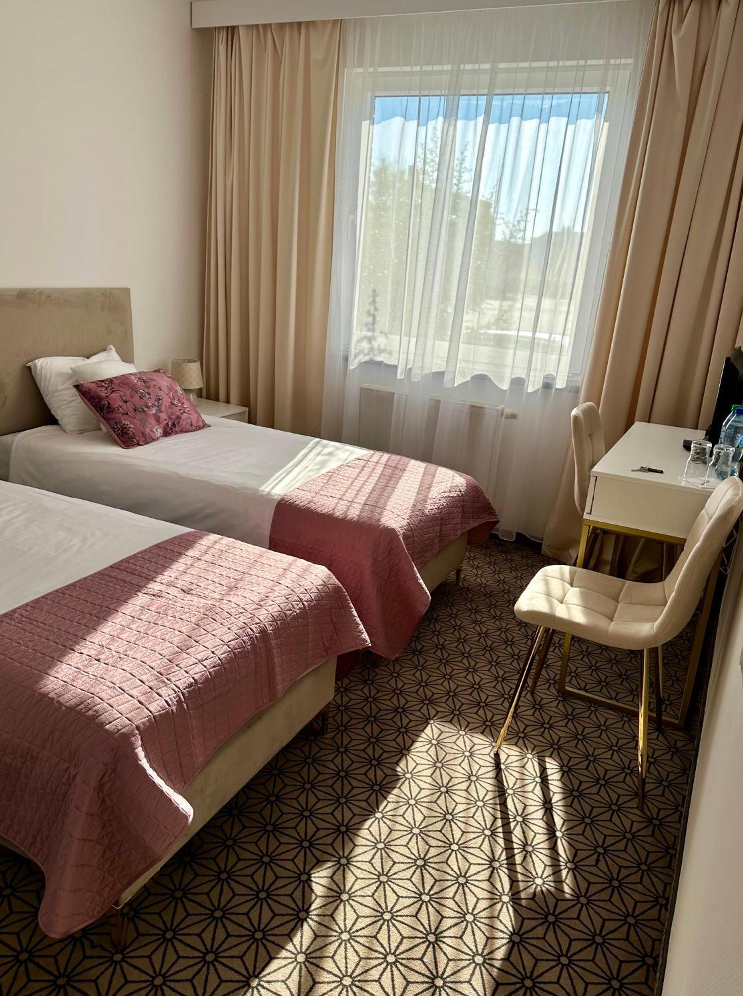 Hotel 500 Tarnowo Podgórne Eksteriør billede