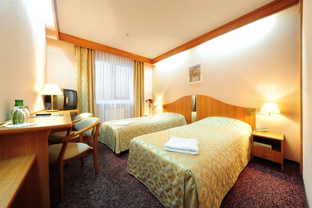Hotel 500 Tarnowo Podgórne Eksteriør billede